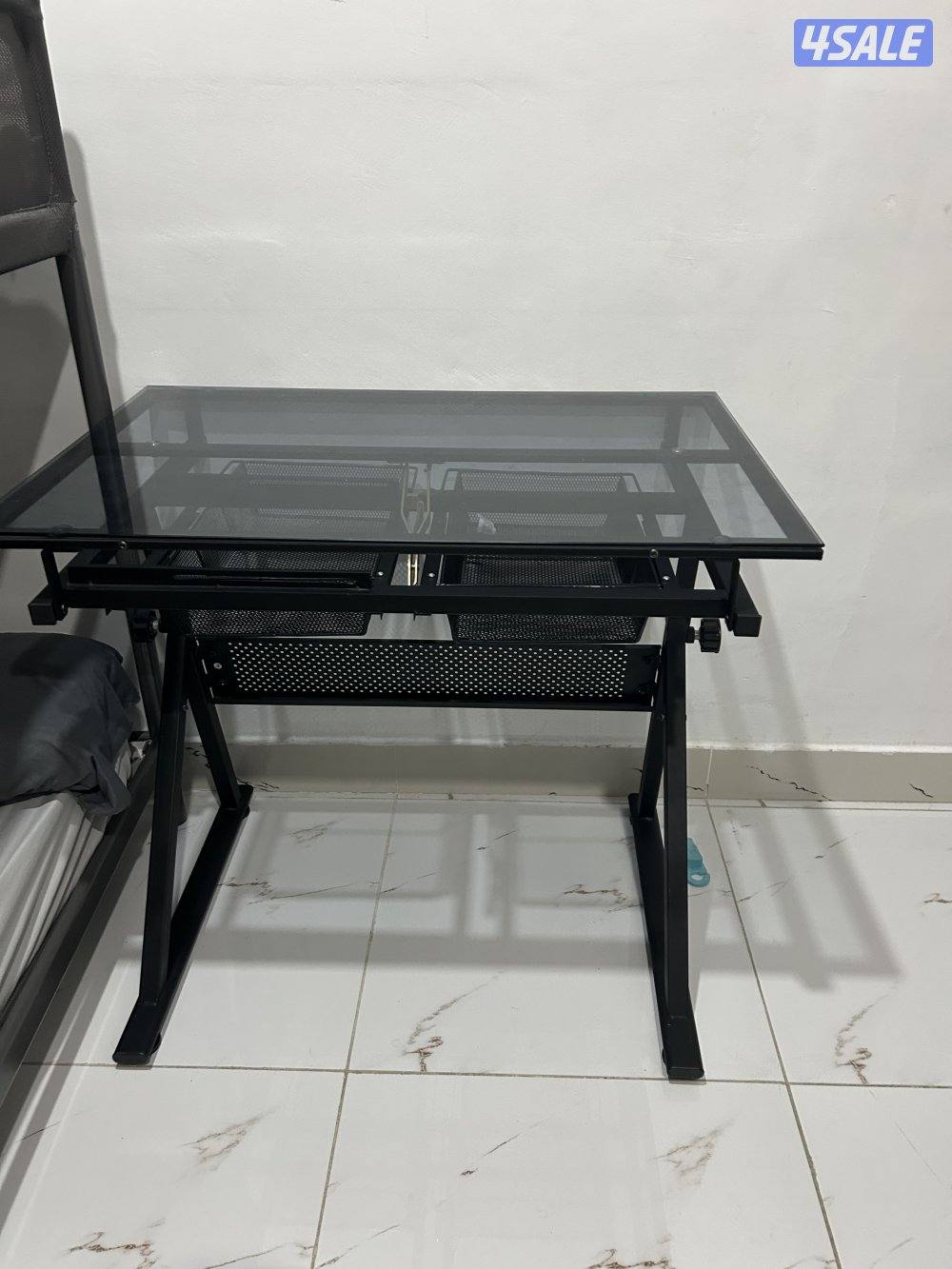 طاوله مكتب و كرسي قيمينق2