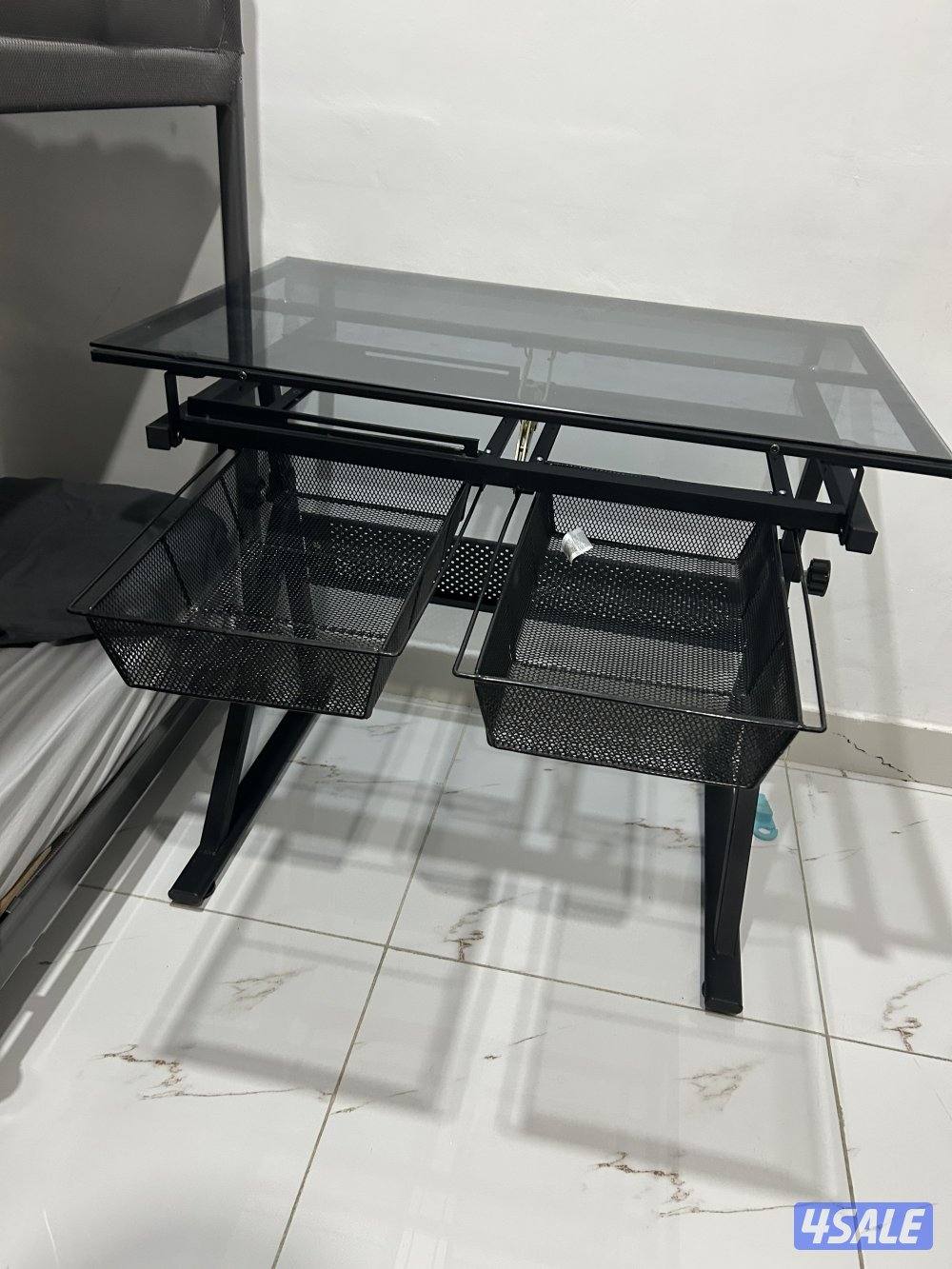 طاوله مكتب و كرسي قيمينق3