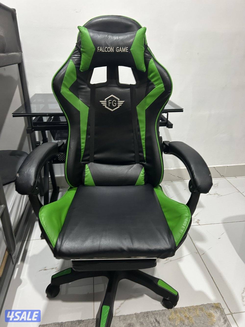 طاوله مكتب و كرسي قيمينق4