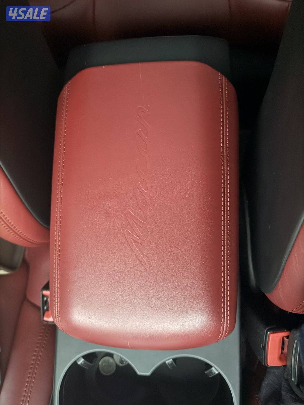 بورش اسود من داخل احمر موديل 2018  استعمال نظيف  ماشي 9300011