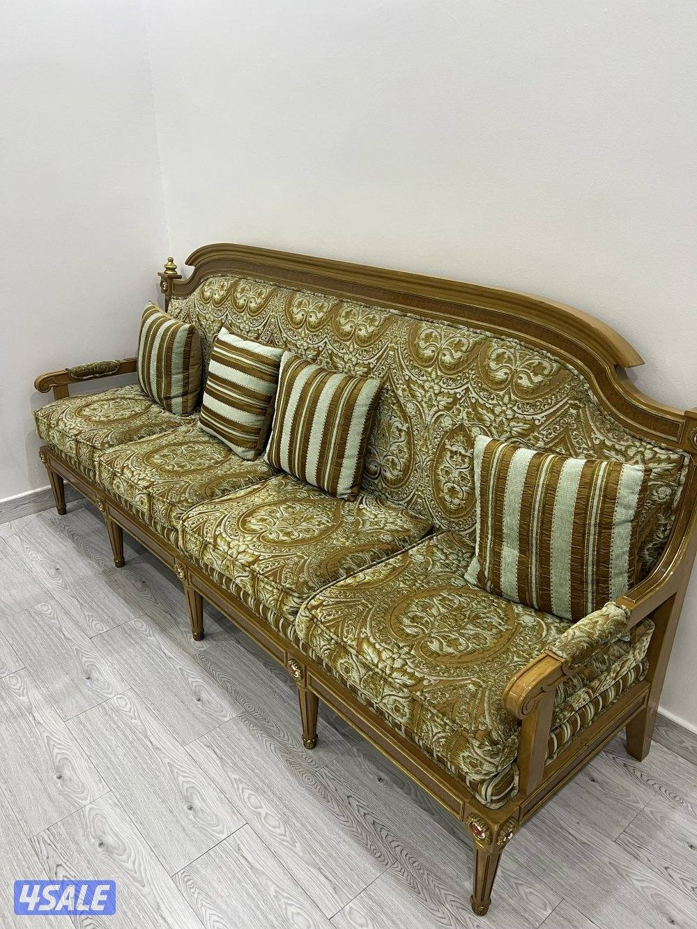 البيع كنبات و طاولات وطاولة طعام0