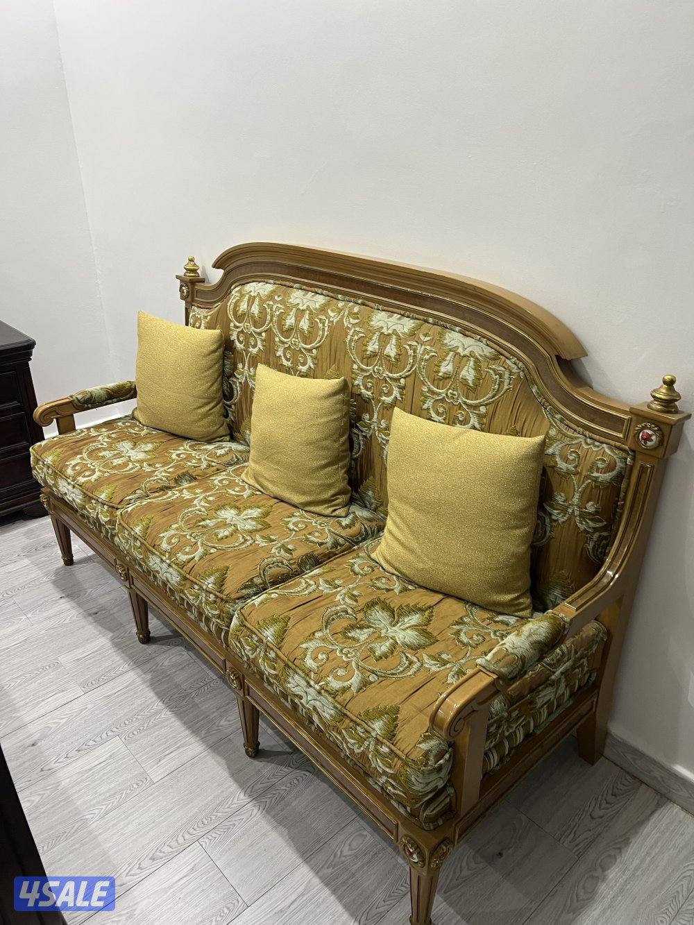 البيع كنبات و طاولات وطاولة طعام1