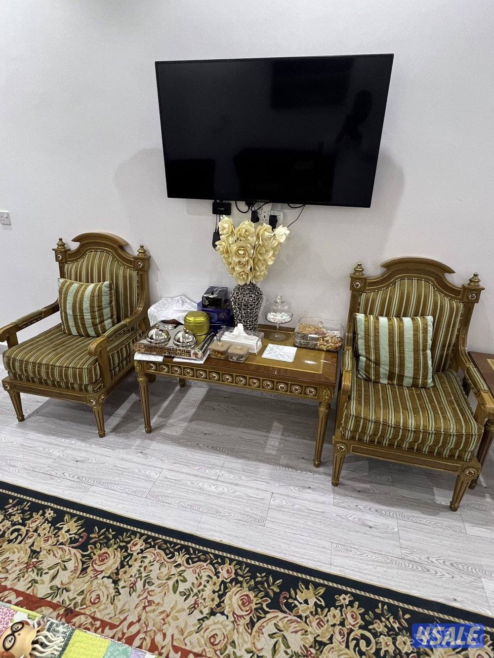 البيع كنبات و طاولات وطاولة طعام9