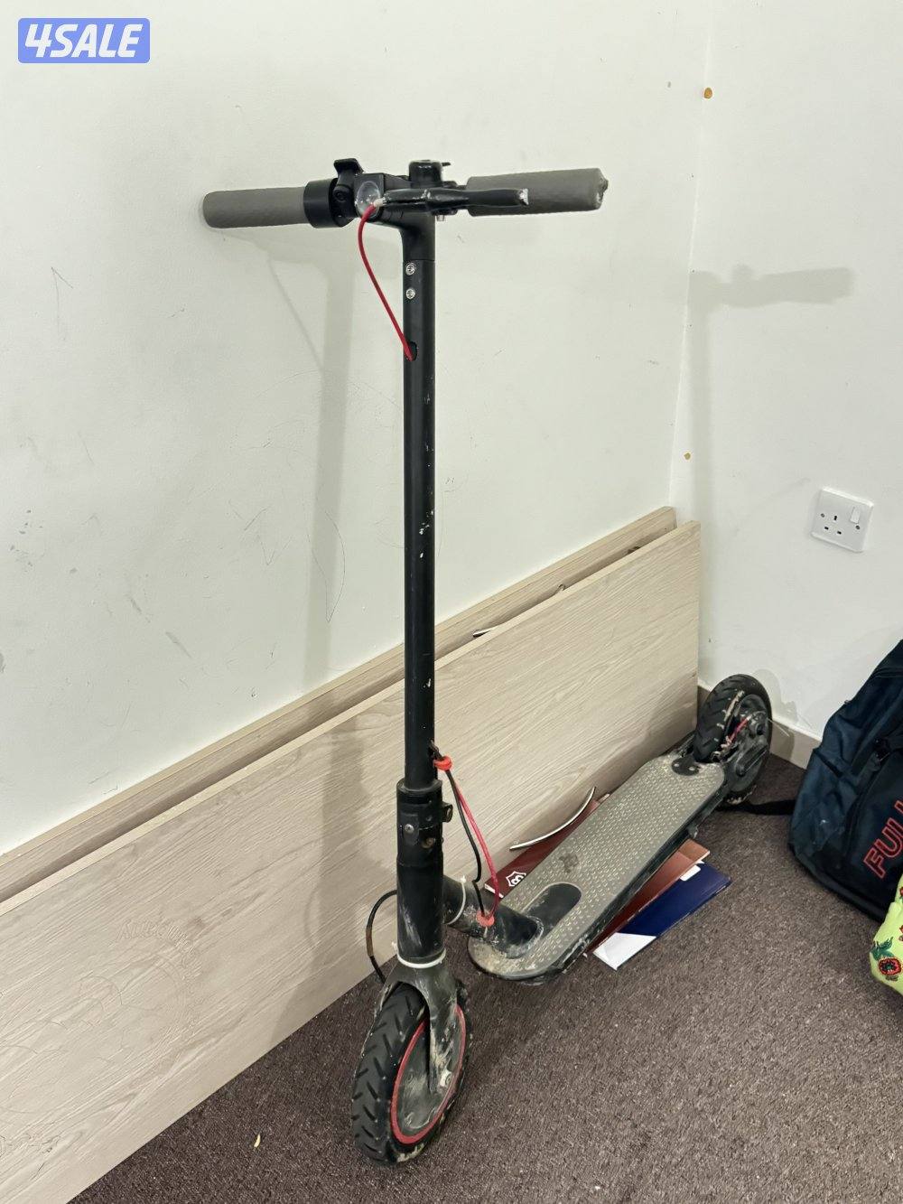 سكوتر نضيف جدا ناقصه فقط بطاريه او تصليح ب خمس دنانير و نضيف جدا جدا0