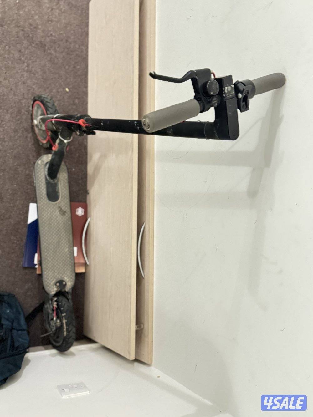 سكوتر نضيف جدا ناقصه فقط بطاريه او تصليح ب خمس دنانير و نضيف جدا جدا1