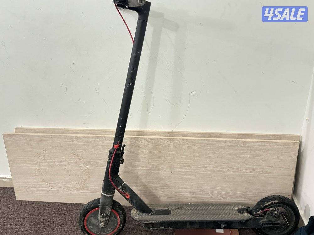 سكوتر نضيف جدا ناقصه فقط بطاريه او تصليح ب خمس دنانير و نضيف جدا جدا3