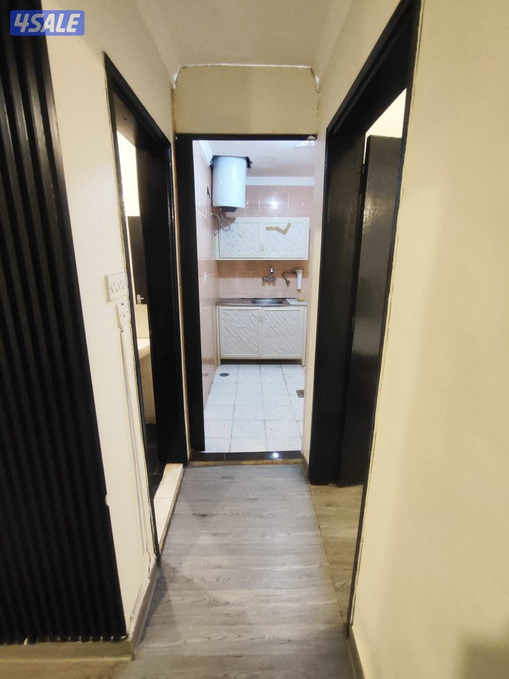 شقة للإيجار نضيفة عزاب عمارة نضيفة مذخل نضيف لها مصافط ببلاش3