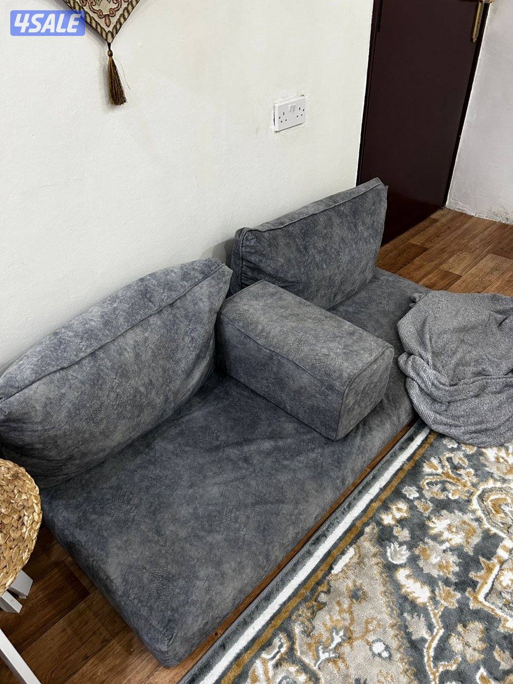 غنفات للبيع، قعده ارضيه،طاولات صفاه هوم٣ حبات. وطاوله تلفزيون ايكيا وڤ1