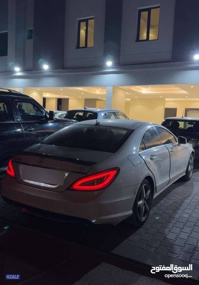مرسيدس cls 350 اللون ابيض فل كامل المواصفات داخلية حمراء4