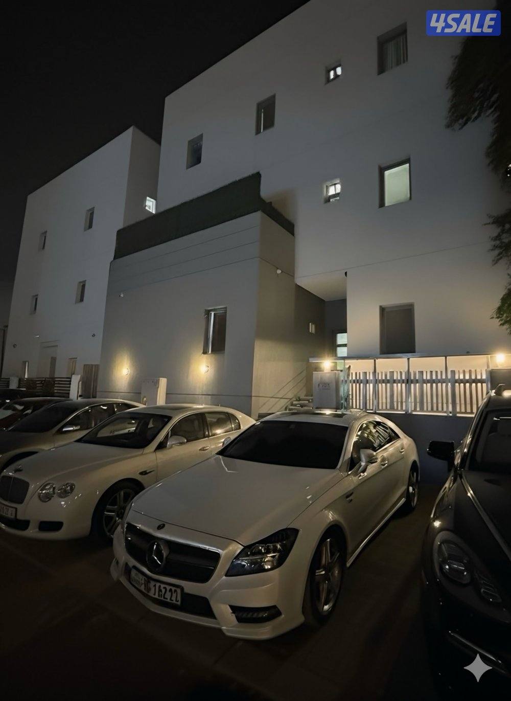 مرسيدس cls 350 اللون ابيض فل كامل المواصفات داخلية حمراء7