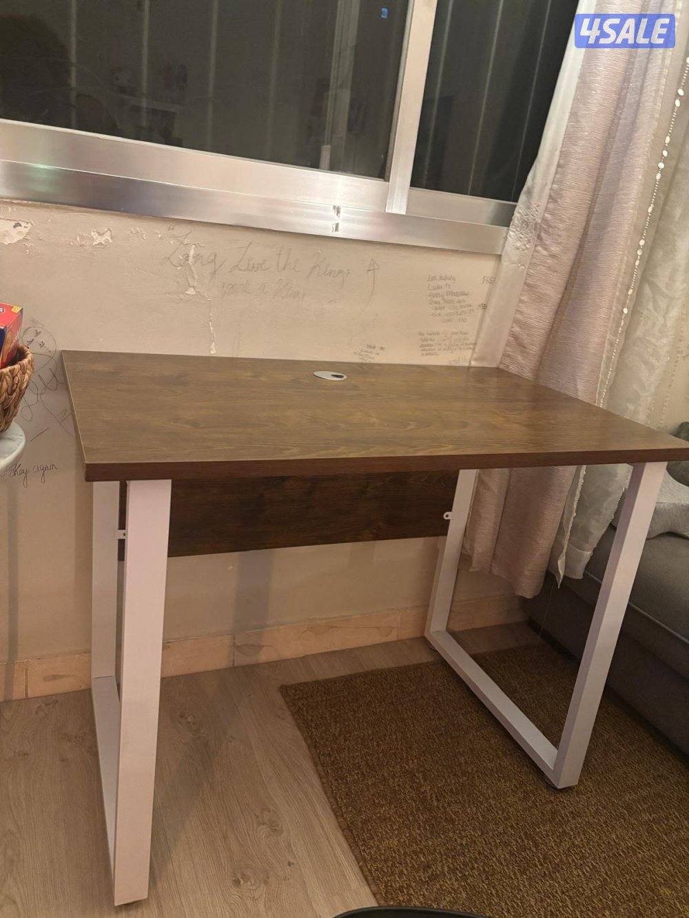 طاولة مكتب للبيع شبه جديدة متوفر عشر حبات desk for sale 10 available0