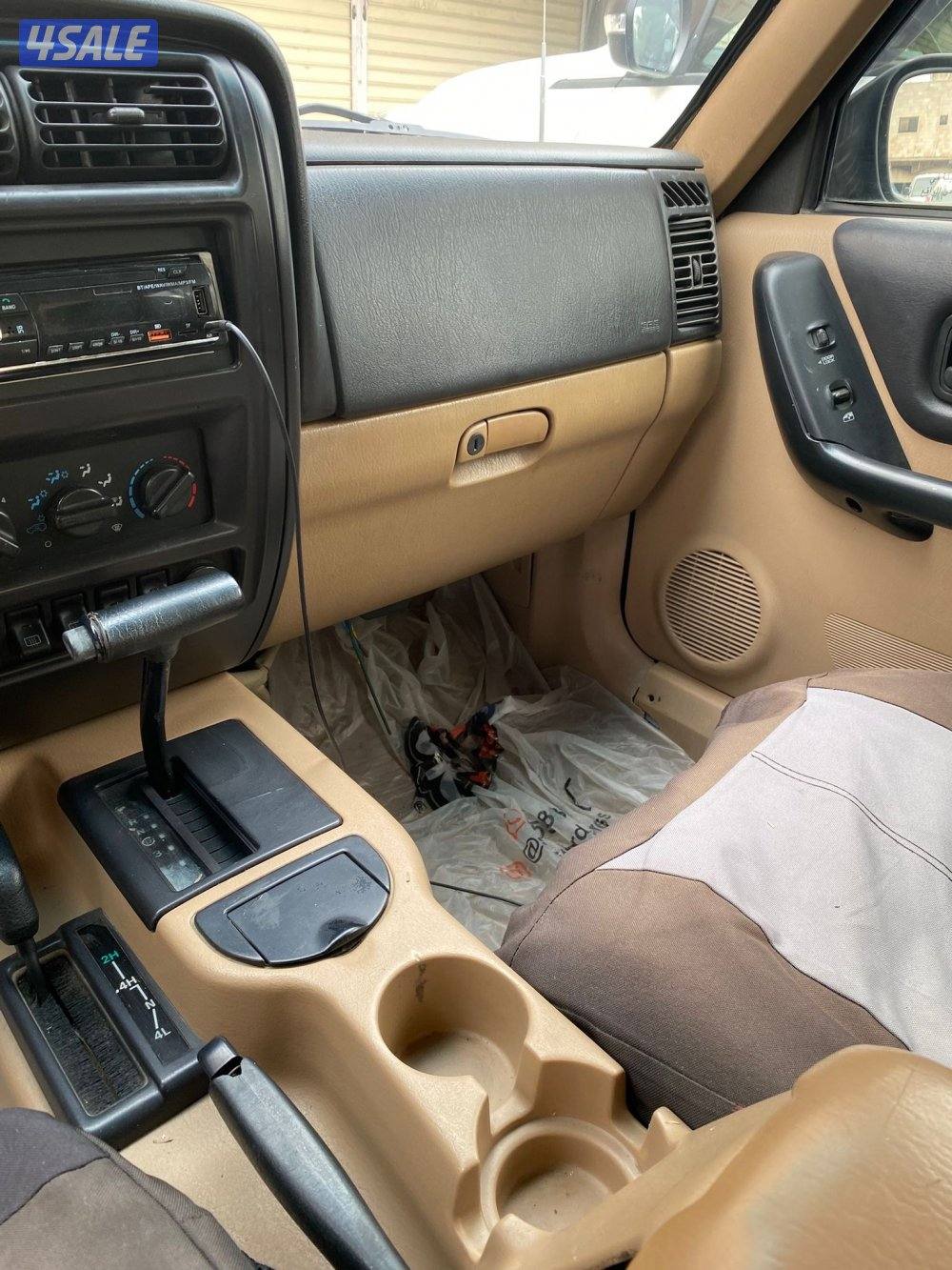 للبيع شروكي كلاسيك موديل 2000 لون كحلي تكيف بارد لا يوجد حرار نهائي2