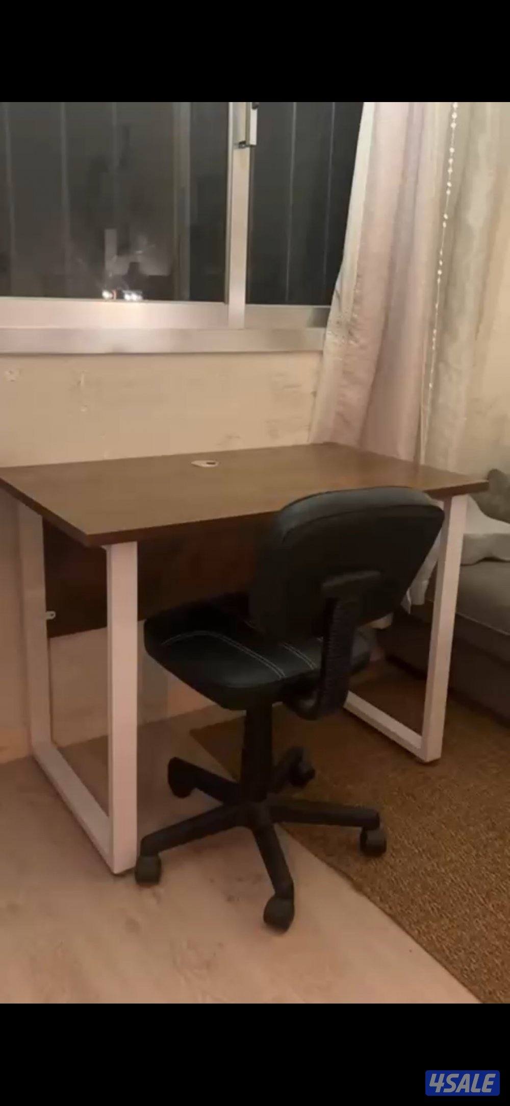 كرسي مكتب و متوفر ١٠ حبات desk chair and 10 pieces available1