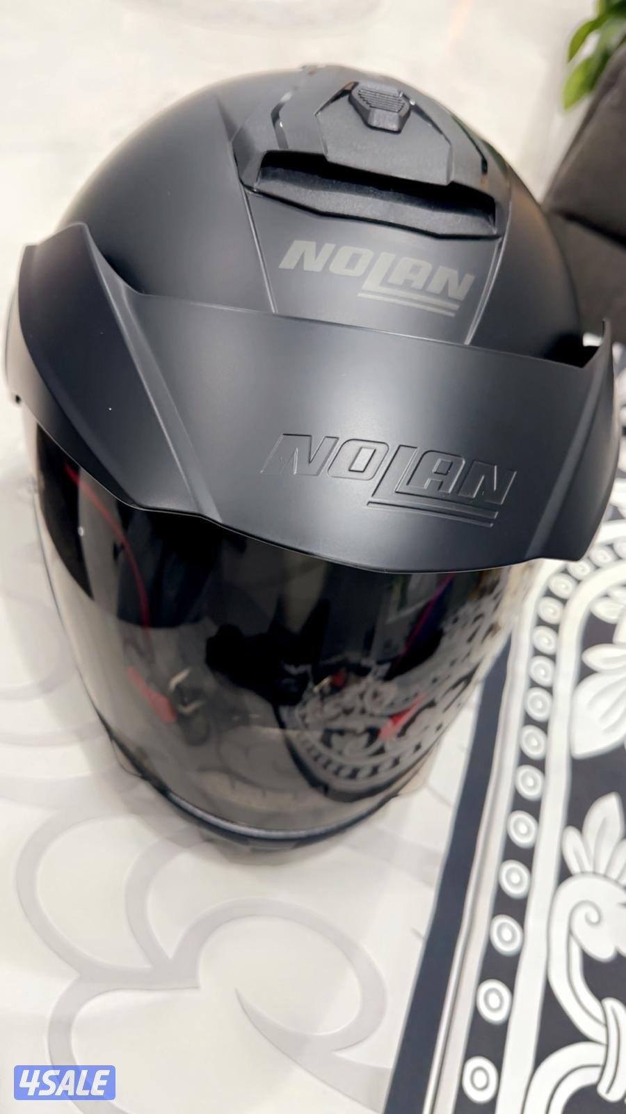 خوذه للبيع بحاله جديد ممتازه معاها عدد 3فايرز0