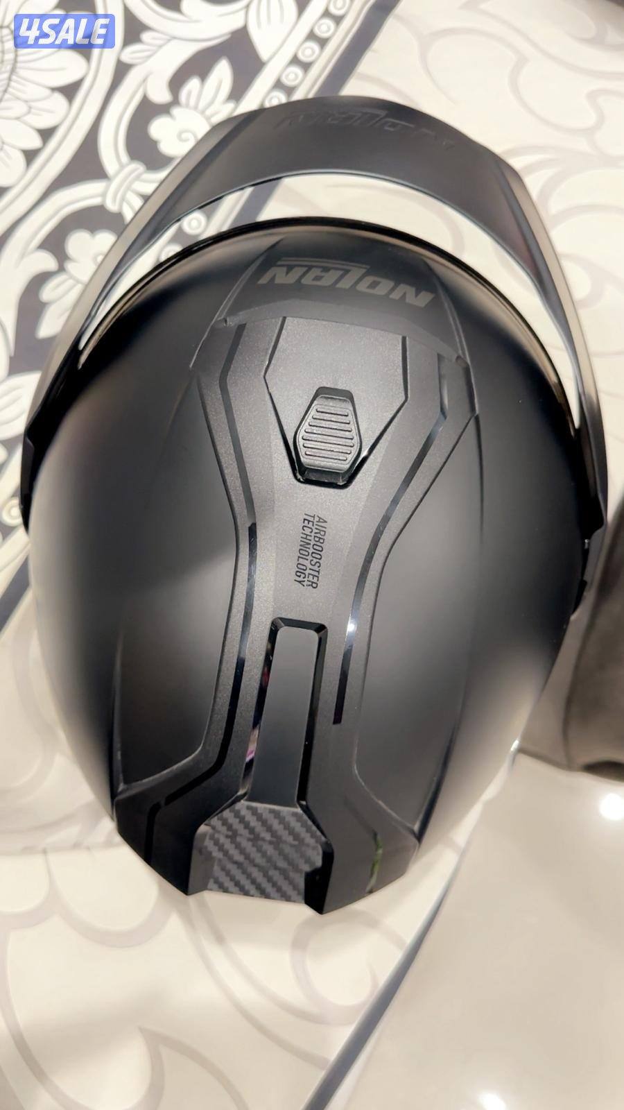 خوذه للبيع بحاله جديد ممتازه معاها عدد 3فايرز5