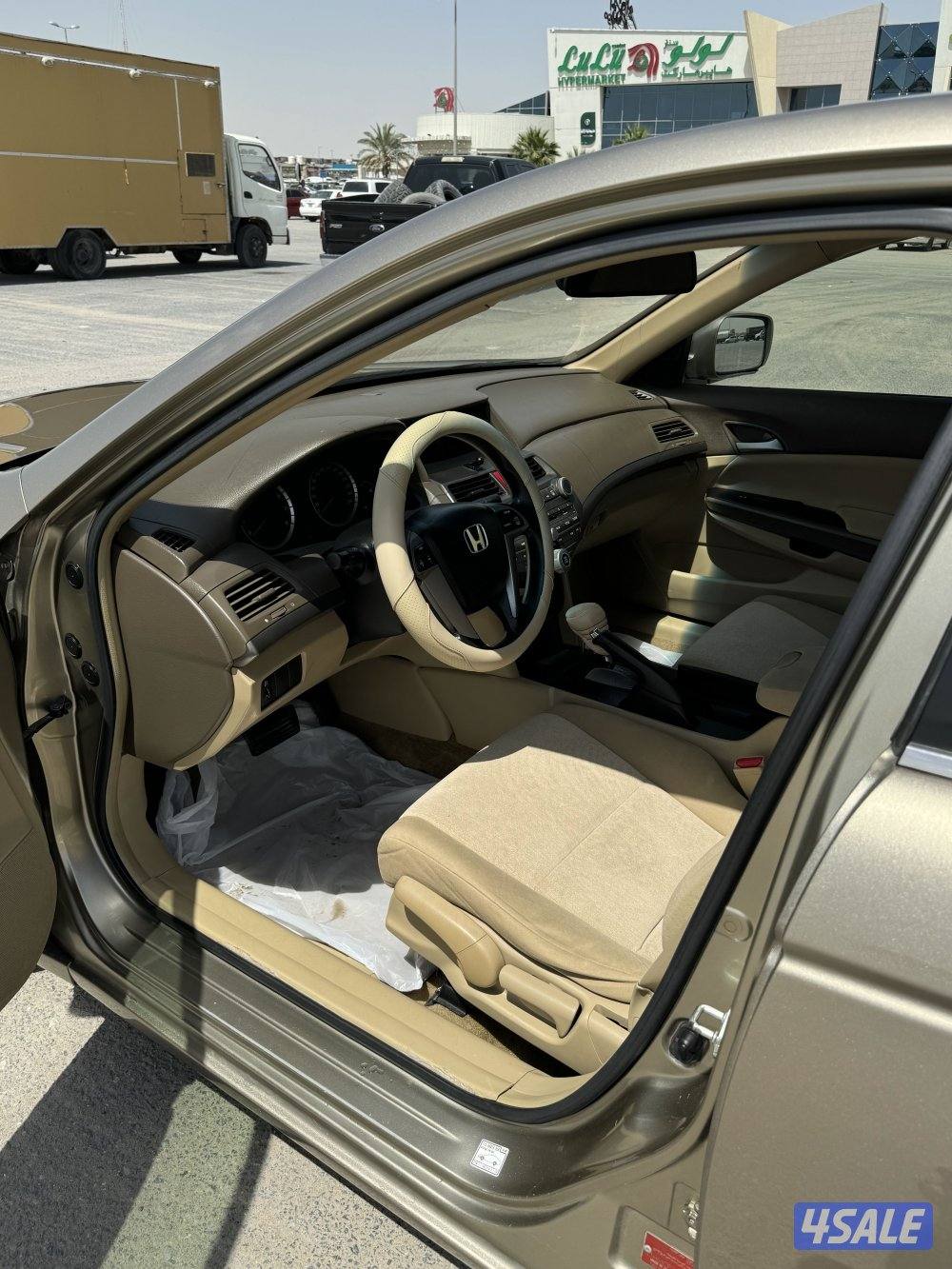 هوندا اكورد ذهبي8