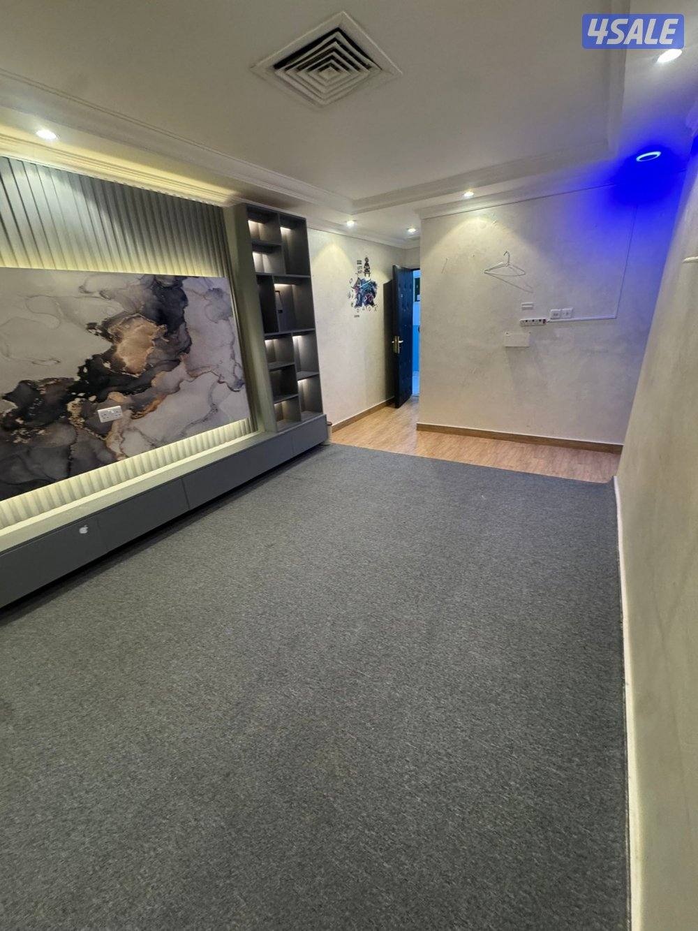 شقه للايجار بحولي غرفه وصاله وحمام ومطبخ1