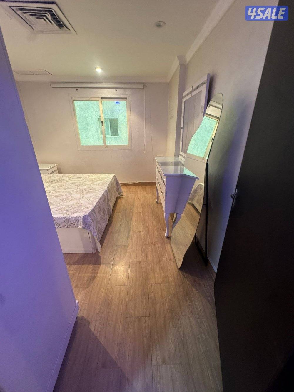 شقه للايجار بحولي غرفه وصاله وحمام ومطبخ3