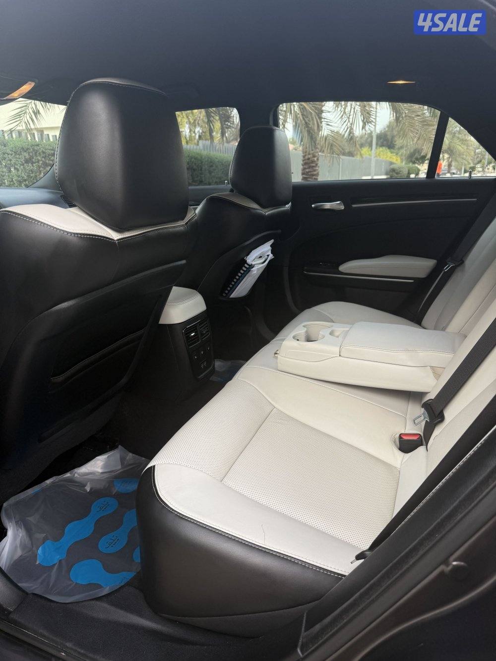 اقرأ الإعلان اللي يبي يستخدم 300 S هيمي 20211