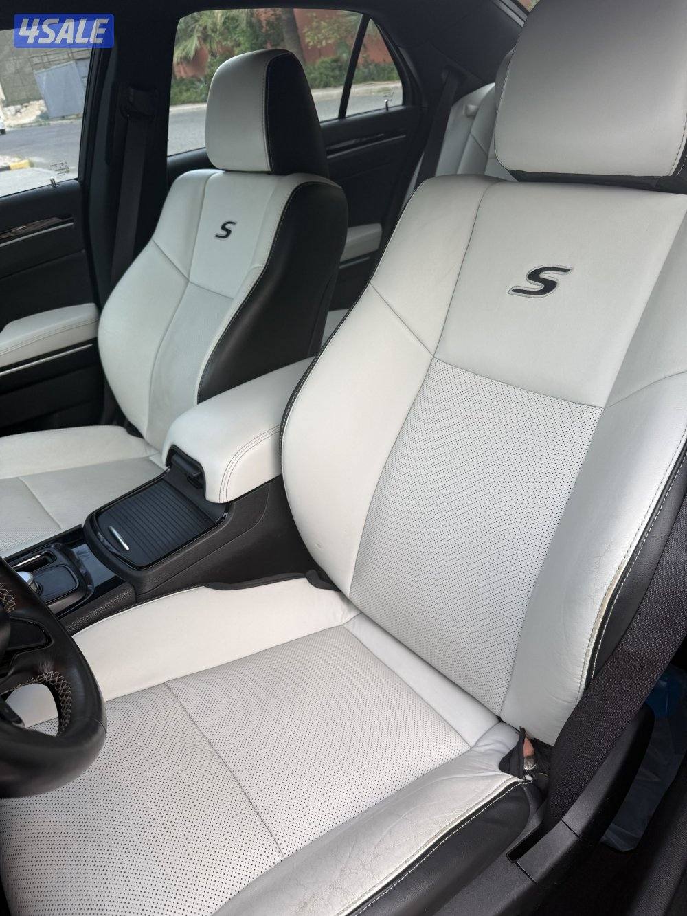 اقرأ الإعلان اللي يبي يستخدم 300 S هيمي 20218