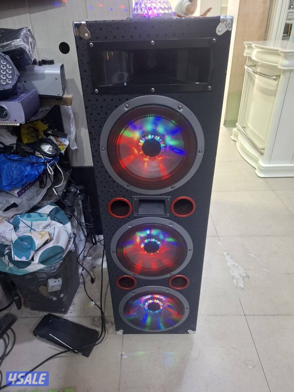 سماعه حجم كبير دبل سماعات من الامام. والخلف.. مع أضاءه وحوض ماء0