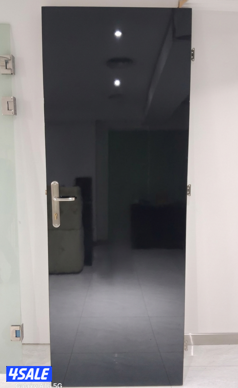 selling modern glossy interior
good condition
Delivery is not availab0