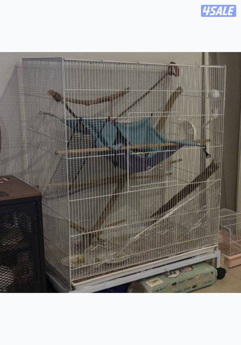 للبيع قفص كبير يصير حق الطيور والسناجب وايي معاه لعبه ومكان للنوم0