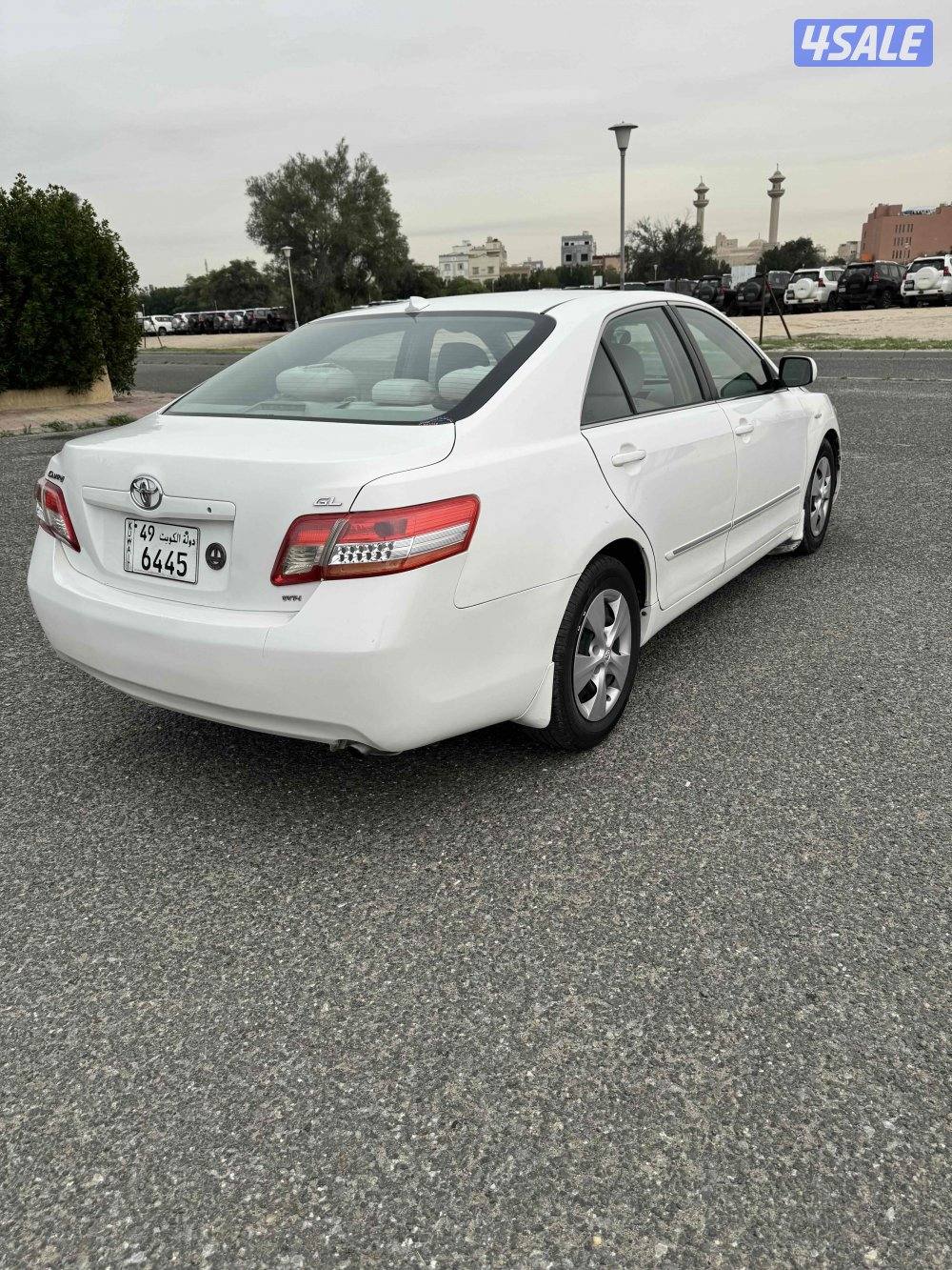 كامري موديل 2010 اللون ابيض ماشيه 287 GL شرط الفحص قير ومكينه وشاصي3