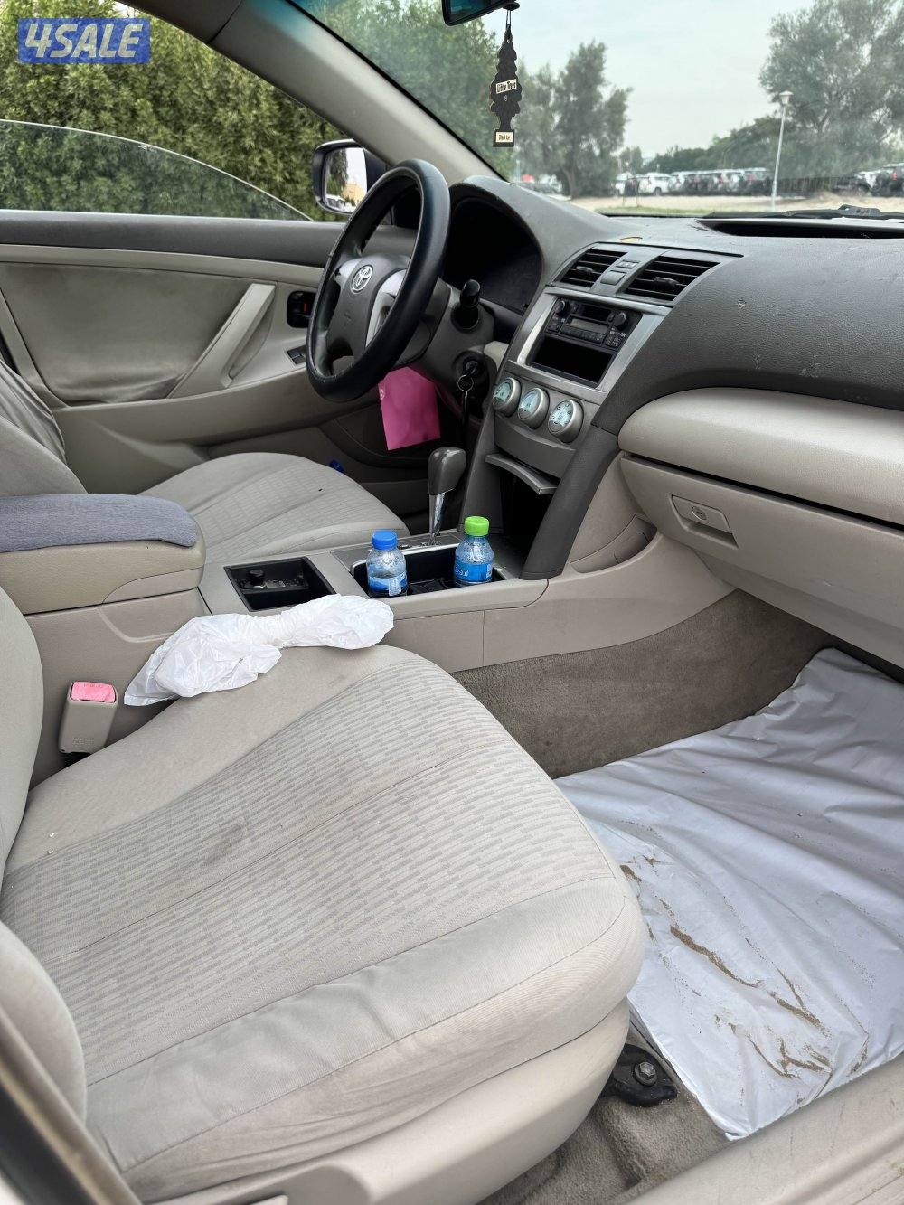 كامري موديل 2010 اللون ابيض ماشيه 287 GL شرط الفحص قير ومكينه وشاصي5