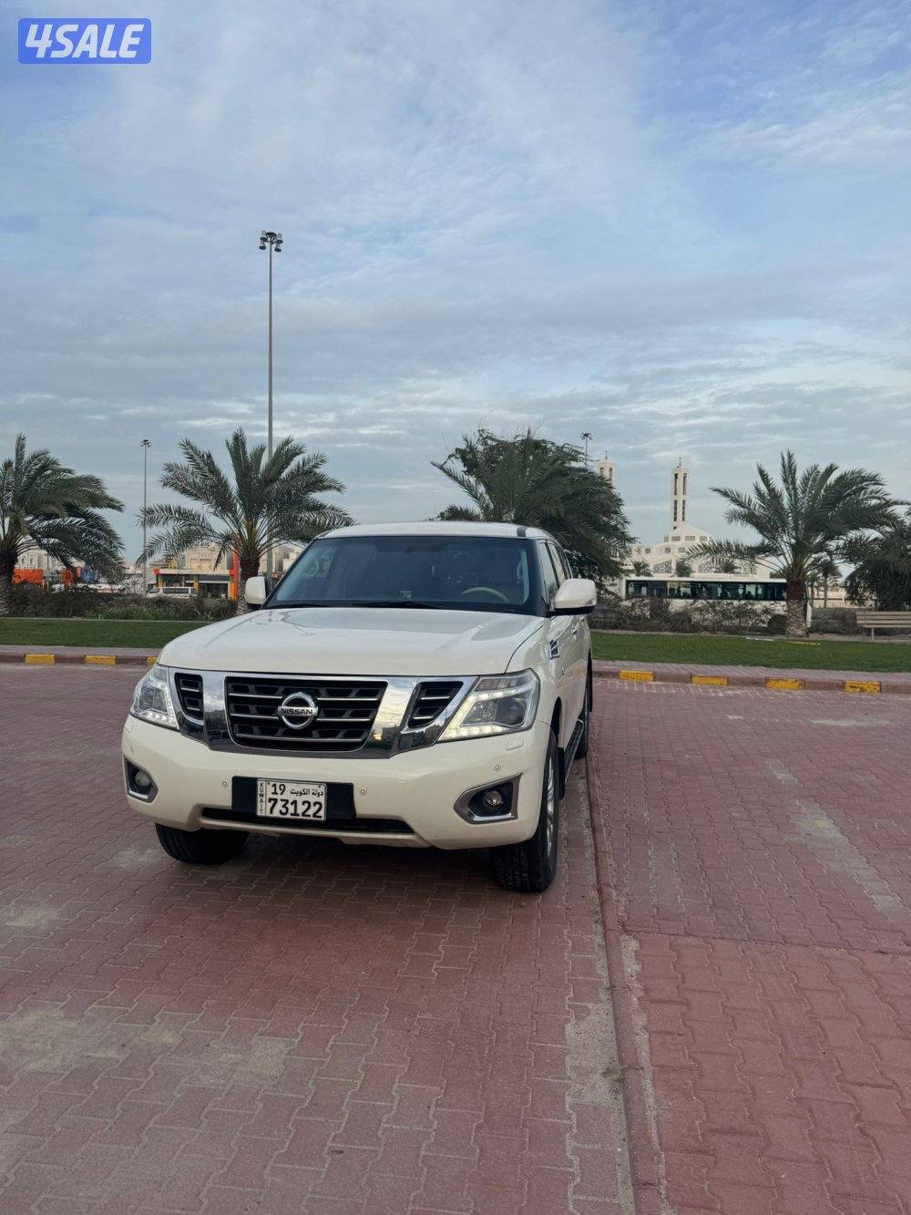 باترول LE ٢٠١٧ وارد الأمارات عداد ٢٤٨ ألف شرط الفحص صبغ ٣ قطع3