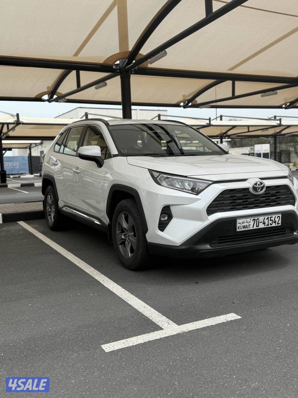 للبيع RAV4 وارد الوكاله عداد 68(شرط الفحص)0
