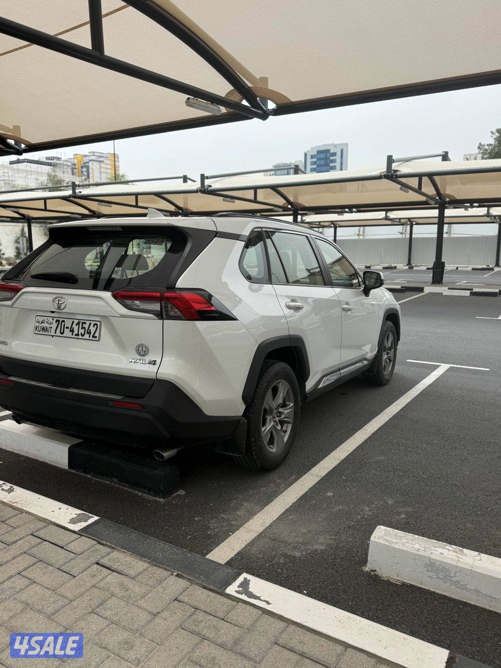 للبيع RAV4 وارد الوكاله عداد 68(شرط الفحص)3