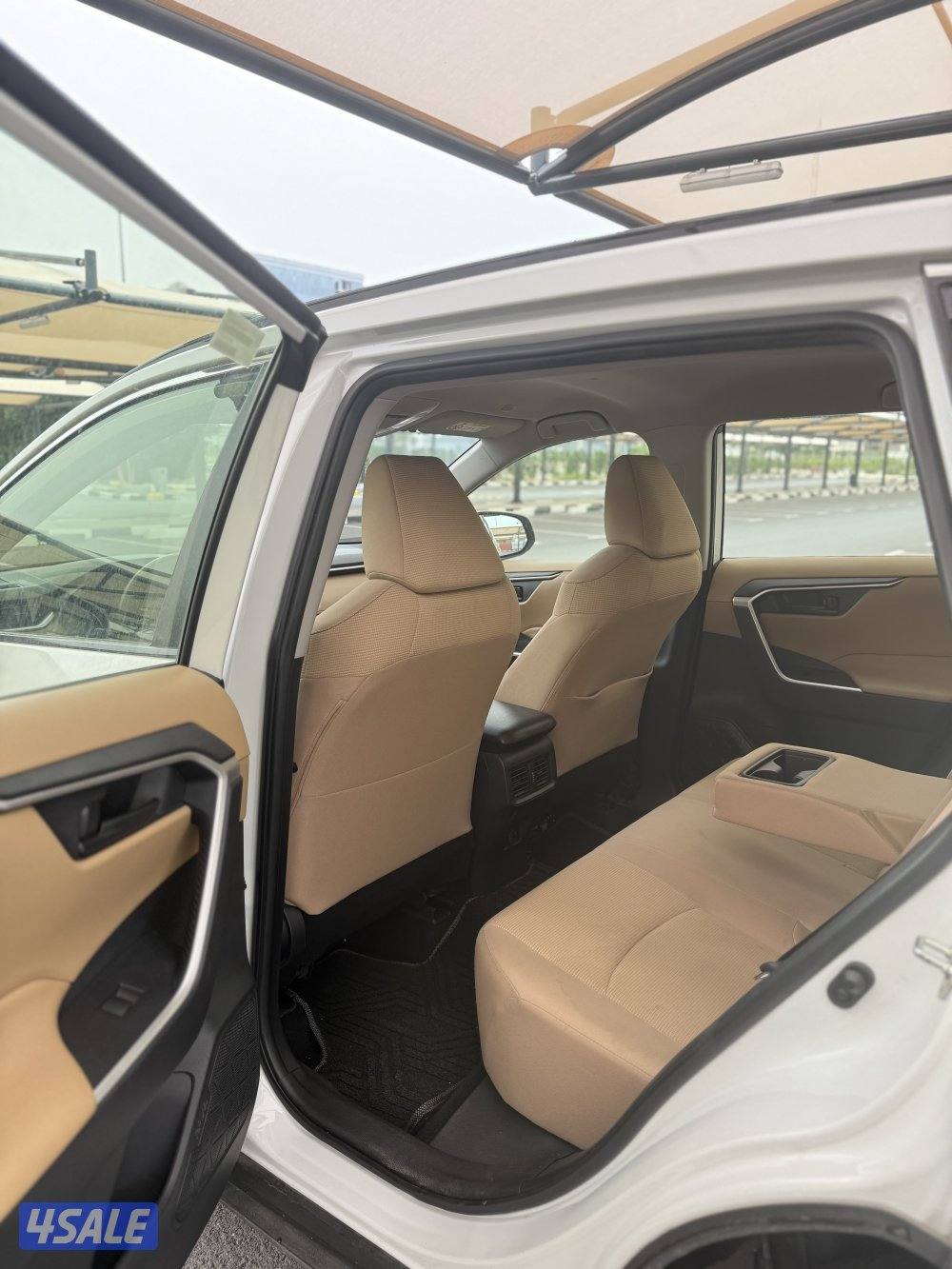 للبيع RAV4 وارد الوكاله عداد 68(شرط الفحص)8