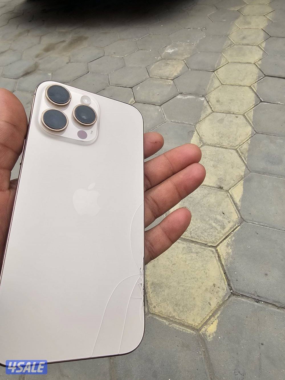 تلفوان ١٦ برو مكس ظهار مكسور مفهوش اي مشكل تني بطاريه ١٠٠ مشحون ١١٠0