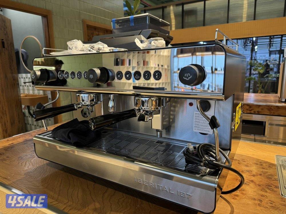 للبيع مكينة قهوه جديده بالكرتون0