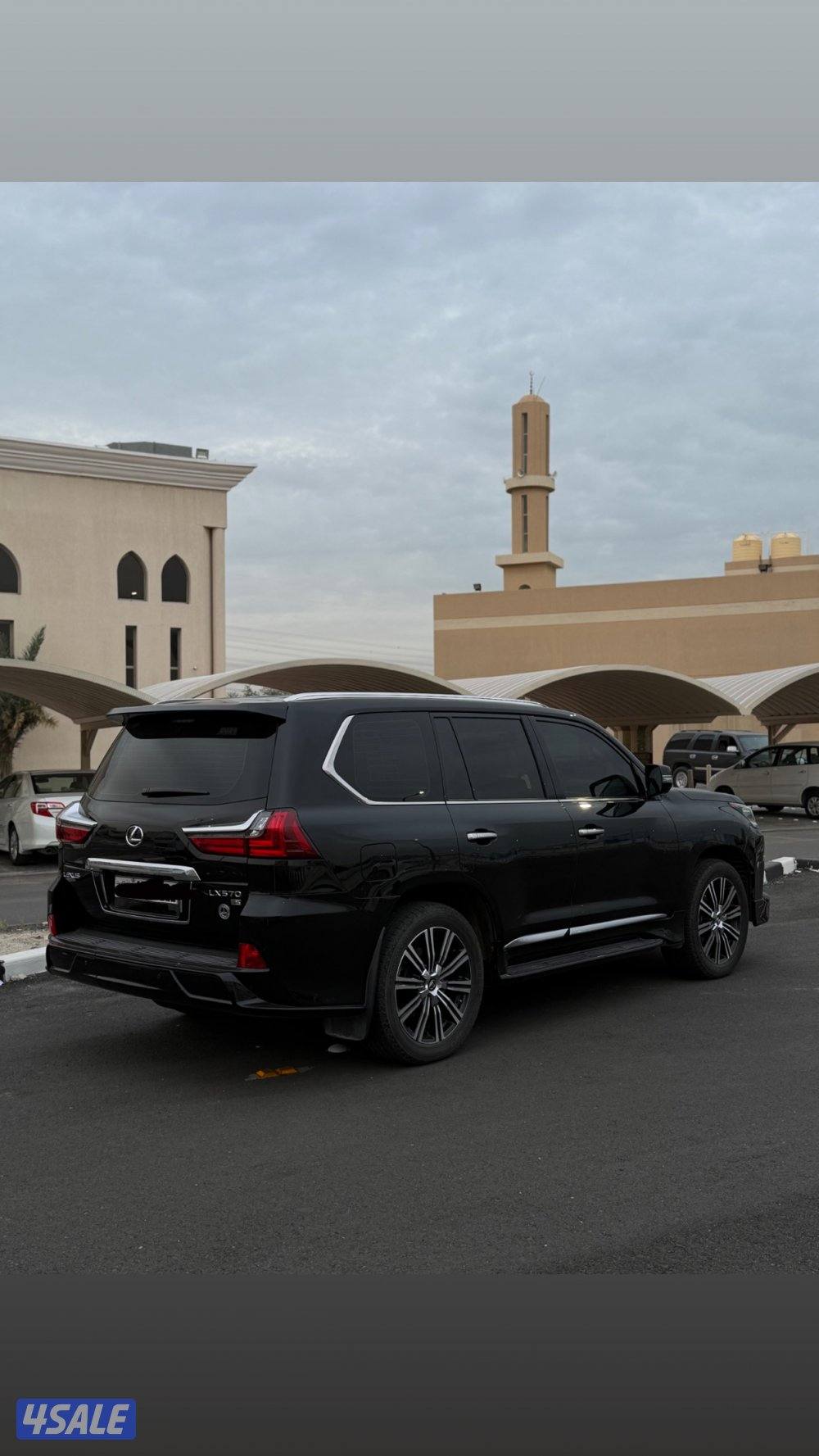 للبيع لكزس سبورت الدرجه الاوله 2018 وارد الساير صبغ الوكاله بالكامل3