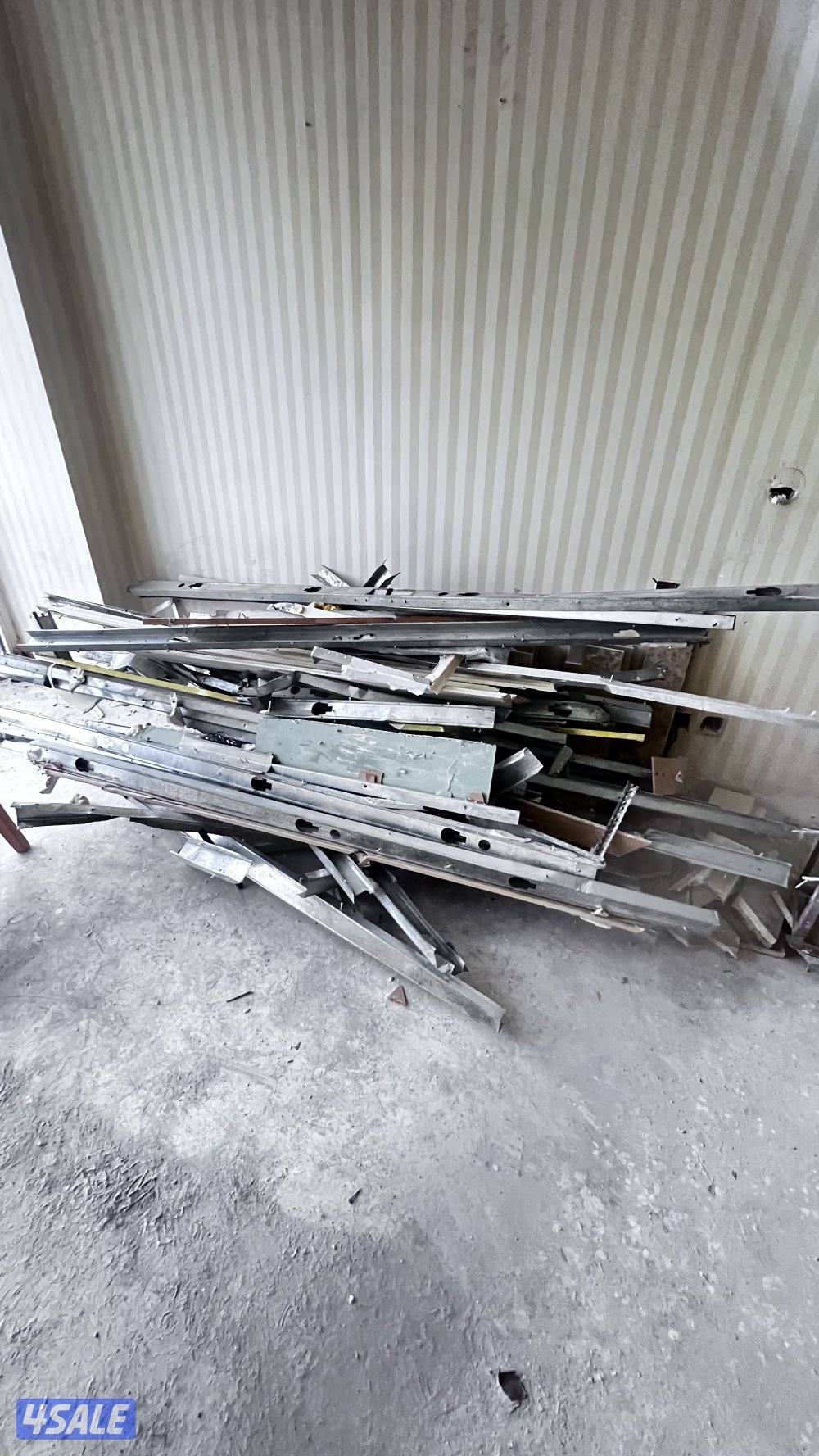 ابويوسف لشراء جميع أنواع السكراب وازاله الاغراض الهالكه الي المحرقه 👍👍4