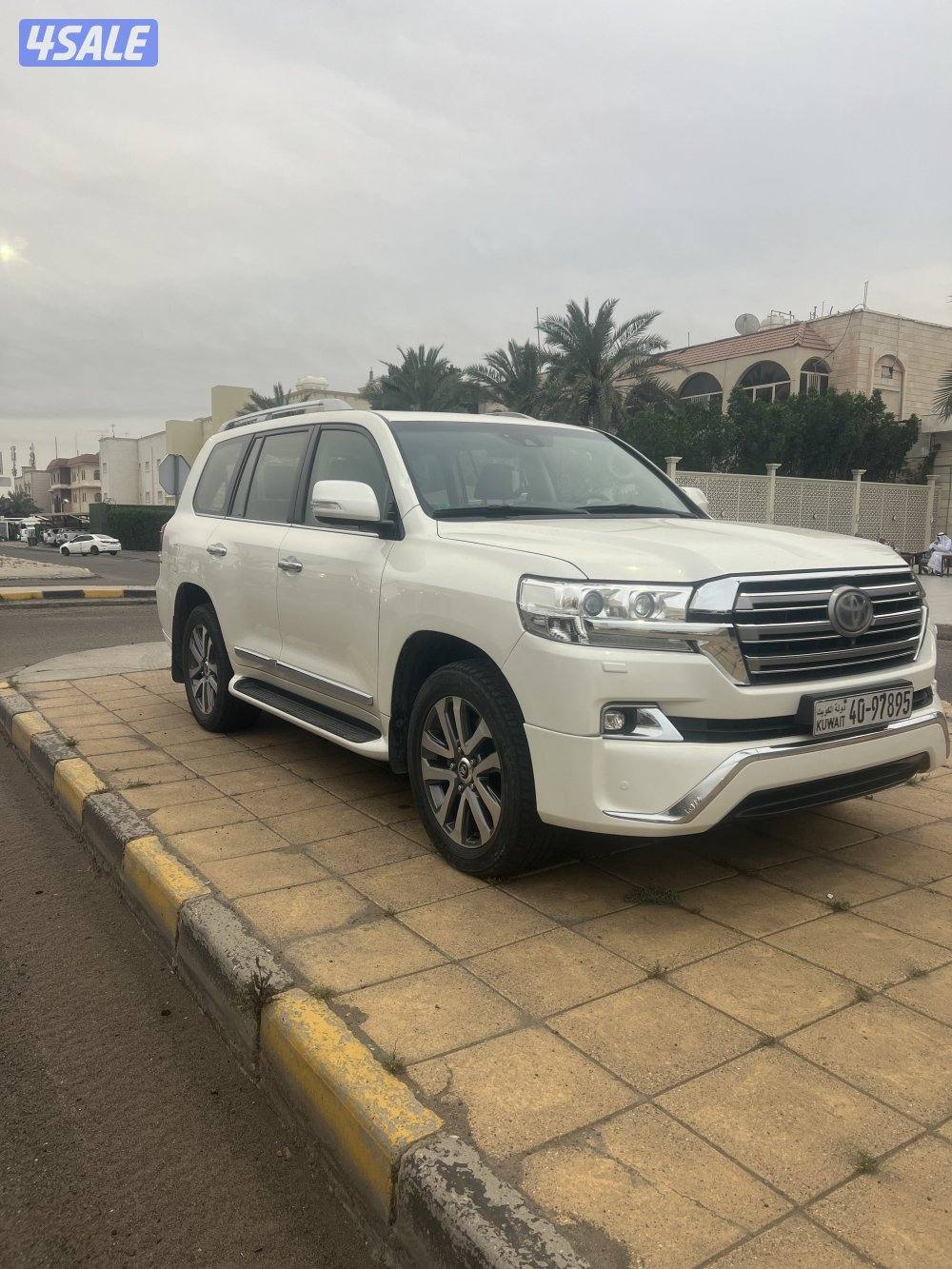 للبيع لاند كروزر VXR موديل 20161