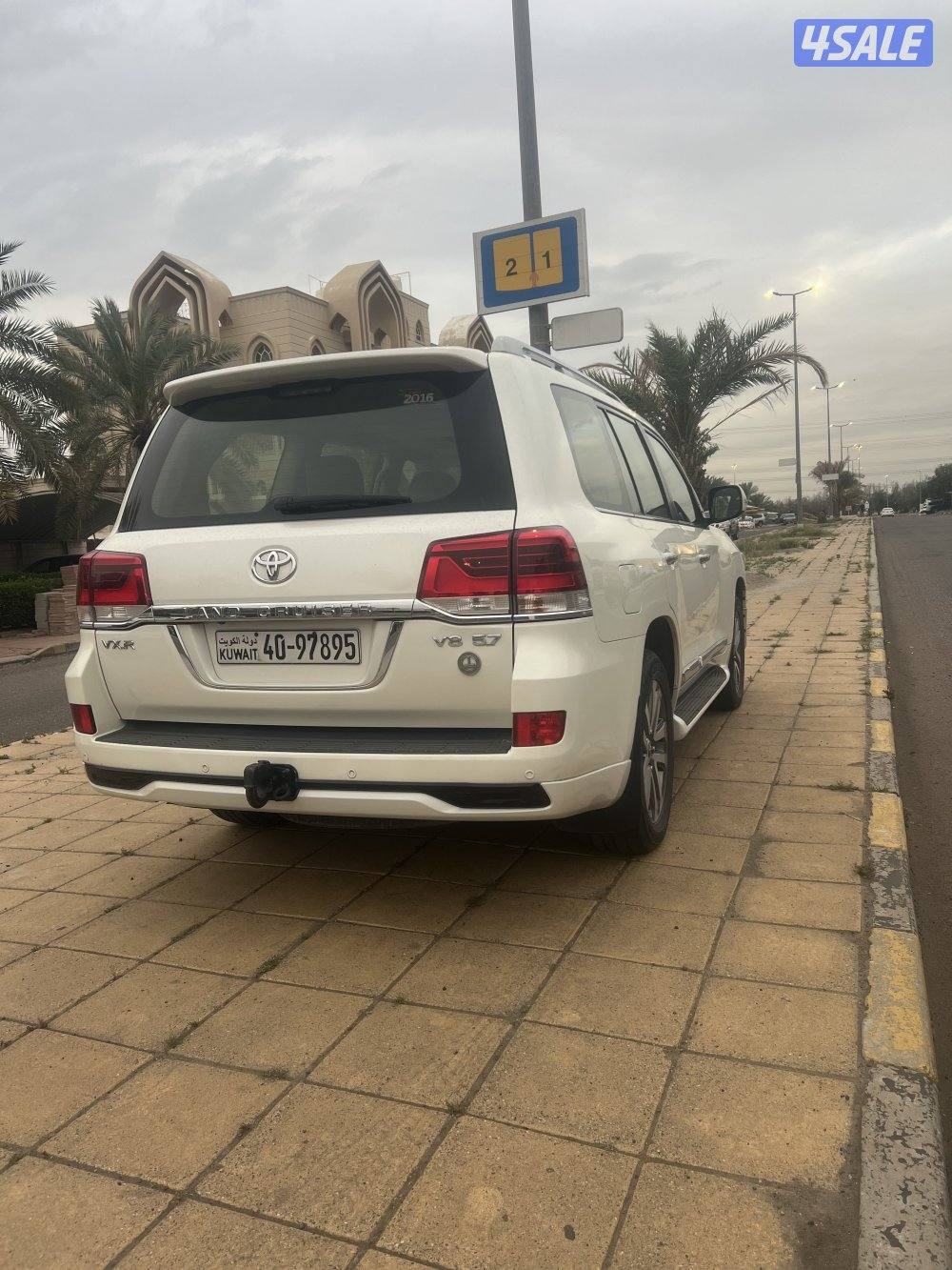 للبيع لاند كروزر VXR موديل 20162