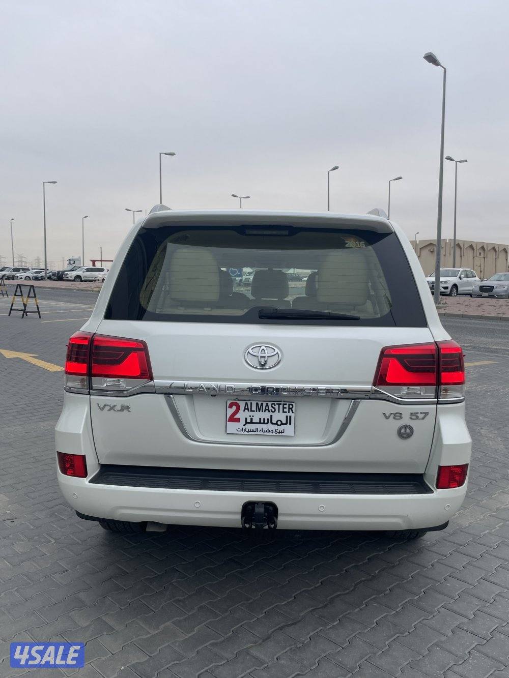 للبيع لاند كروزر VXR موديل 2016 وارد الساير4