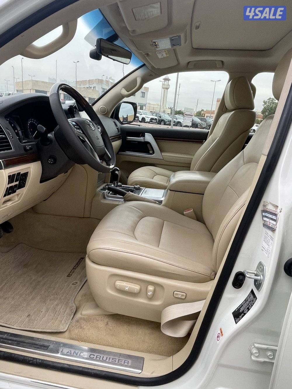 للبيع لاند كروزر VXR موديل 2016 وارد الساير10