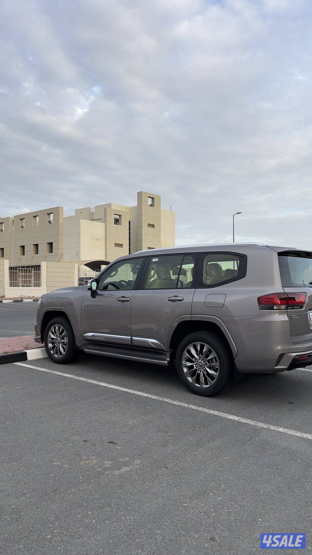 للبيع لاندكروزر تون تيربو ٢٠٢٣2