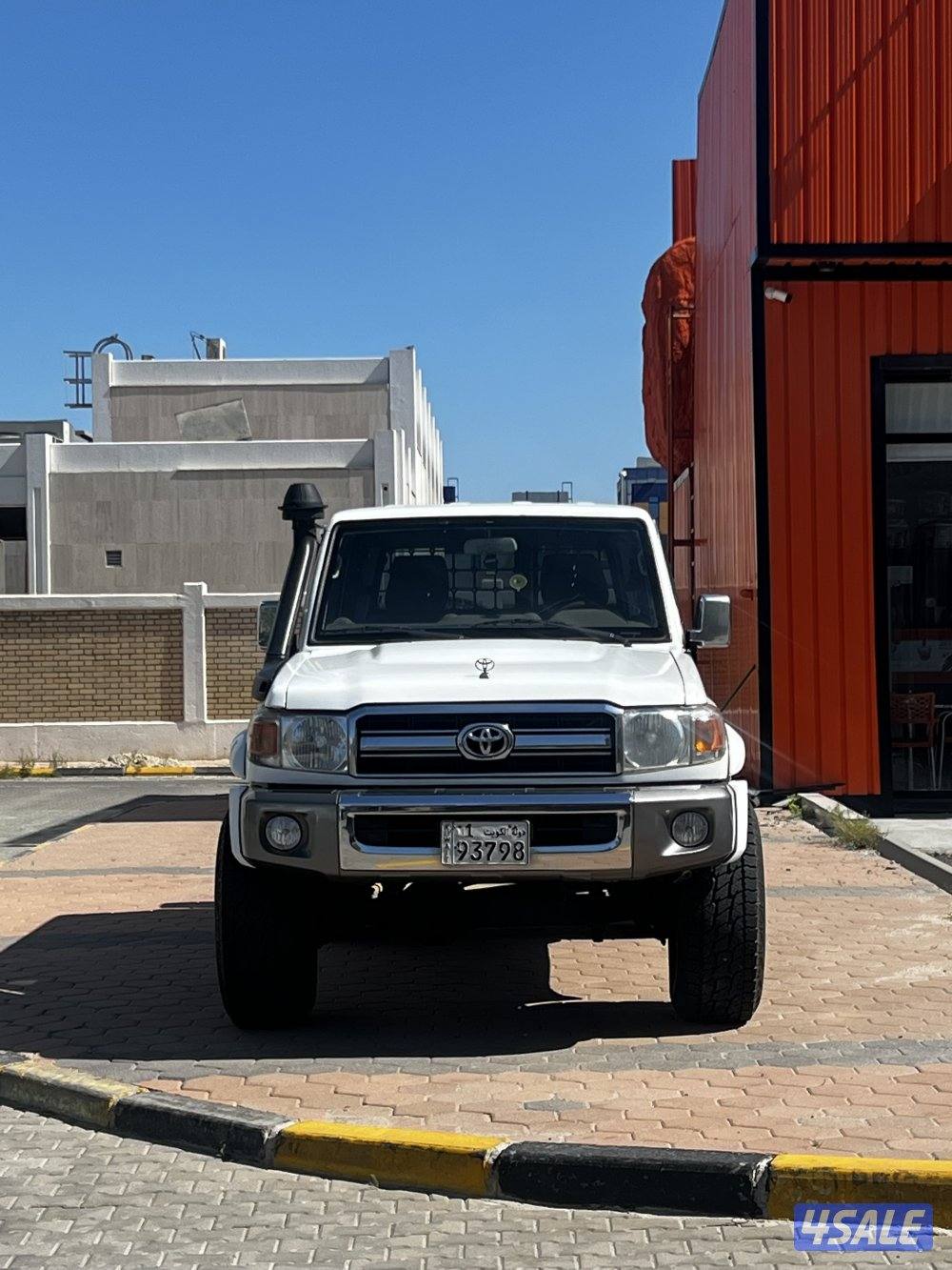 للبيع جيب تويوتا نص LC761