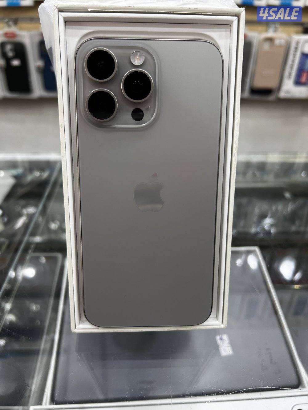 15 برو ماكس 256 بطاريه 85 مع كارتم بدون خدش واحدًشبه جديدً0