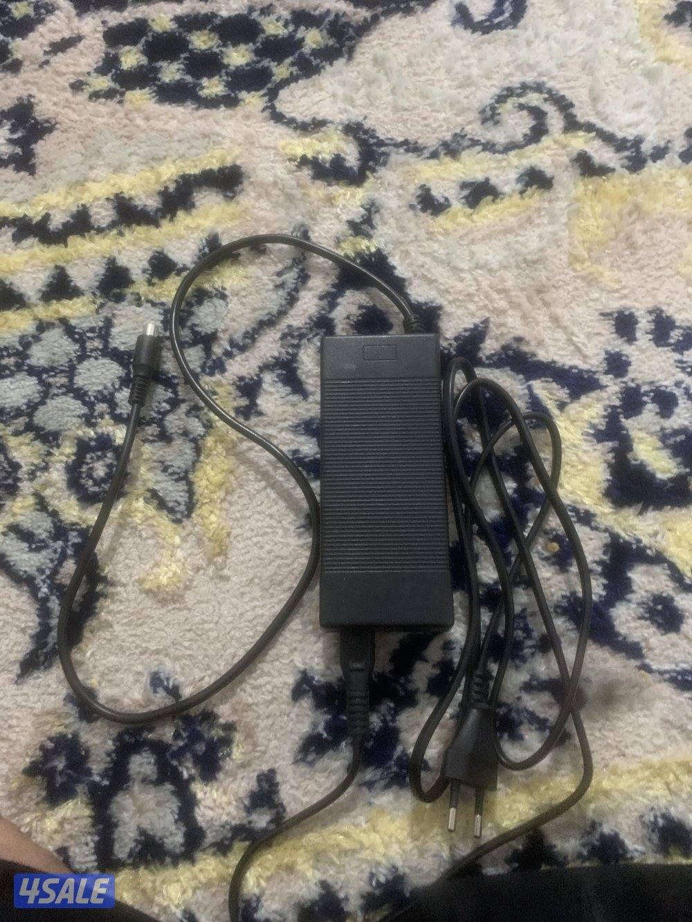 للبيع شاحن سكوتر جيد جدا0