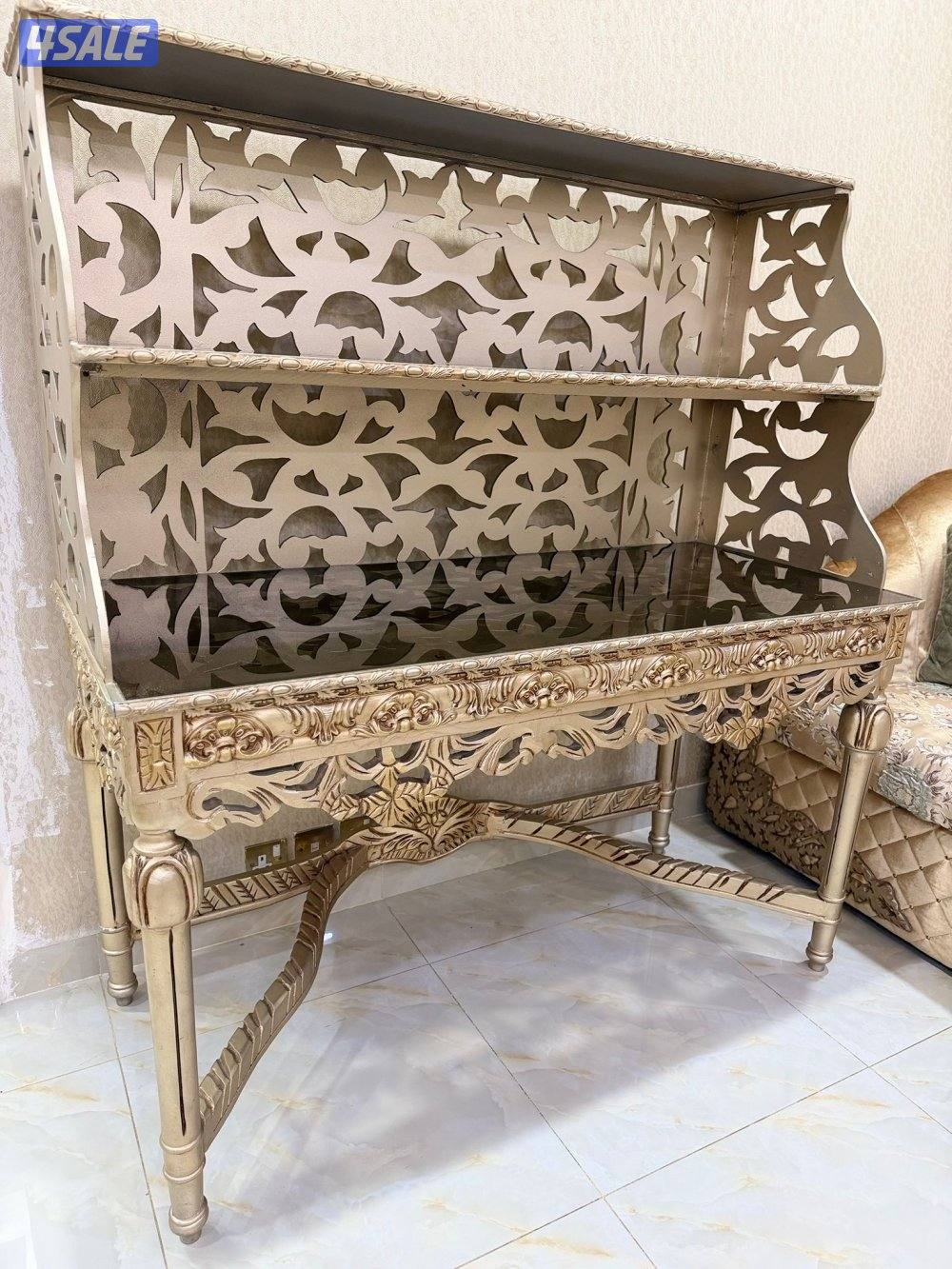 للبيع جلسات صالة كاملة مع طاولات وستاند موضح بالصور ⬆️⬆️ لتواصل واتس0