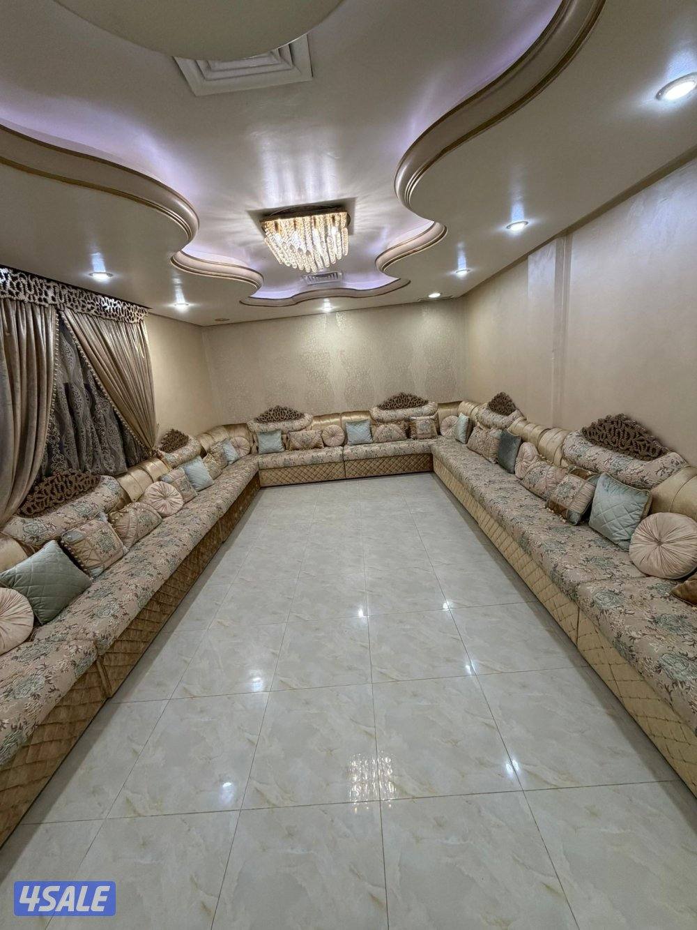 للبيع جلسات صالة كاملة مع طاولات وستاند موضح بالصور ⬆️⬆️ لتواصل واتس2