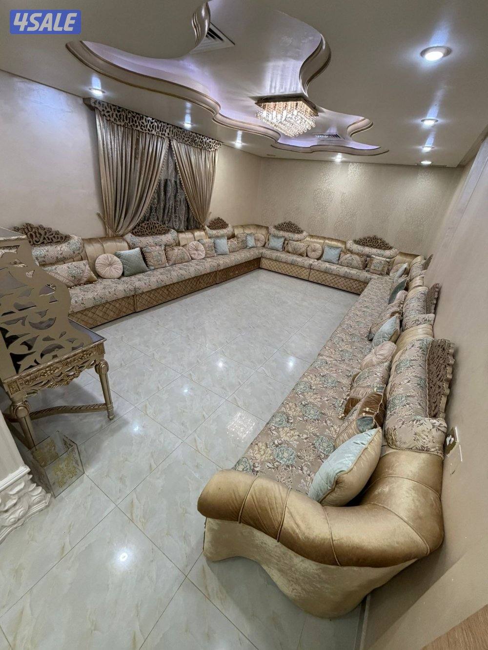 للبيع جلسات صالة كاملة مع طاولات وستاند موضح بالصور ⬆️⬆️ لتواصل واتس3