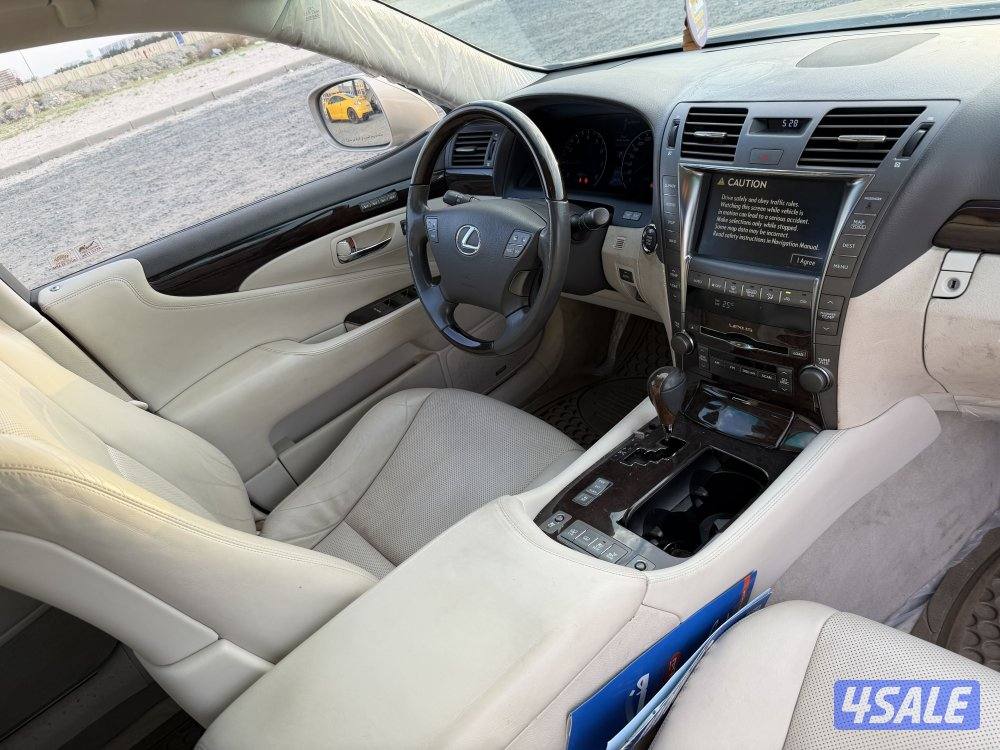 لكزس 2009 عداد 85 فقط3