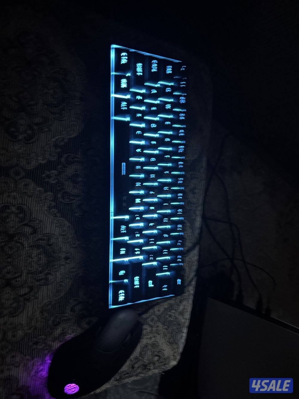 للبيع ماوس وكيبود مضياءه بالوان مختلفه بحاله جداً جداً جيده بدون كرتون2